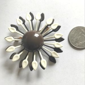 Vintage 1970s Flower Brooch